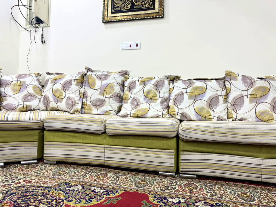 السلام عليكم 
للبيع تخم قنفات توصا عراقي نظيف كشنات متحركة و كوشات عدد 14 بسعر 350 الف 
العنوان بغداد السيدية ***********
