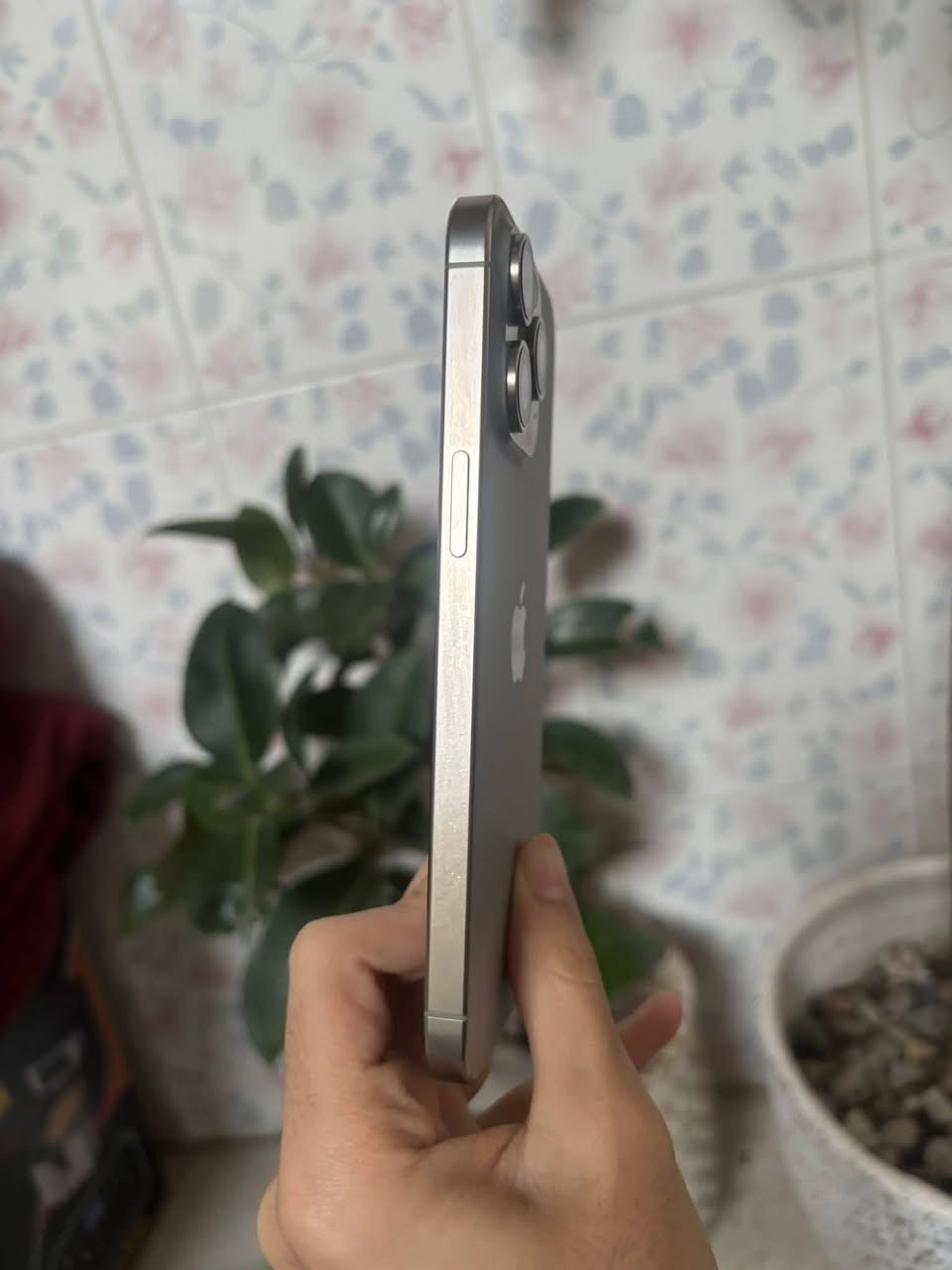 15 برو ماكس 
ذاكرة 256 
بطارية(86)
نظافته:100/100
مبدل(شاشة 3 خيارات)فقط 
ماستر:A/AA 
كارتونتة موجودة 
السعر:775 وبيه مجال 
العنوان: بغداد:مصفى الدورة 
للاتصال:***********
