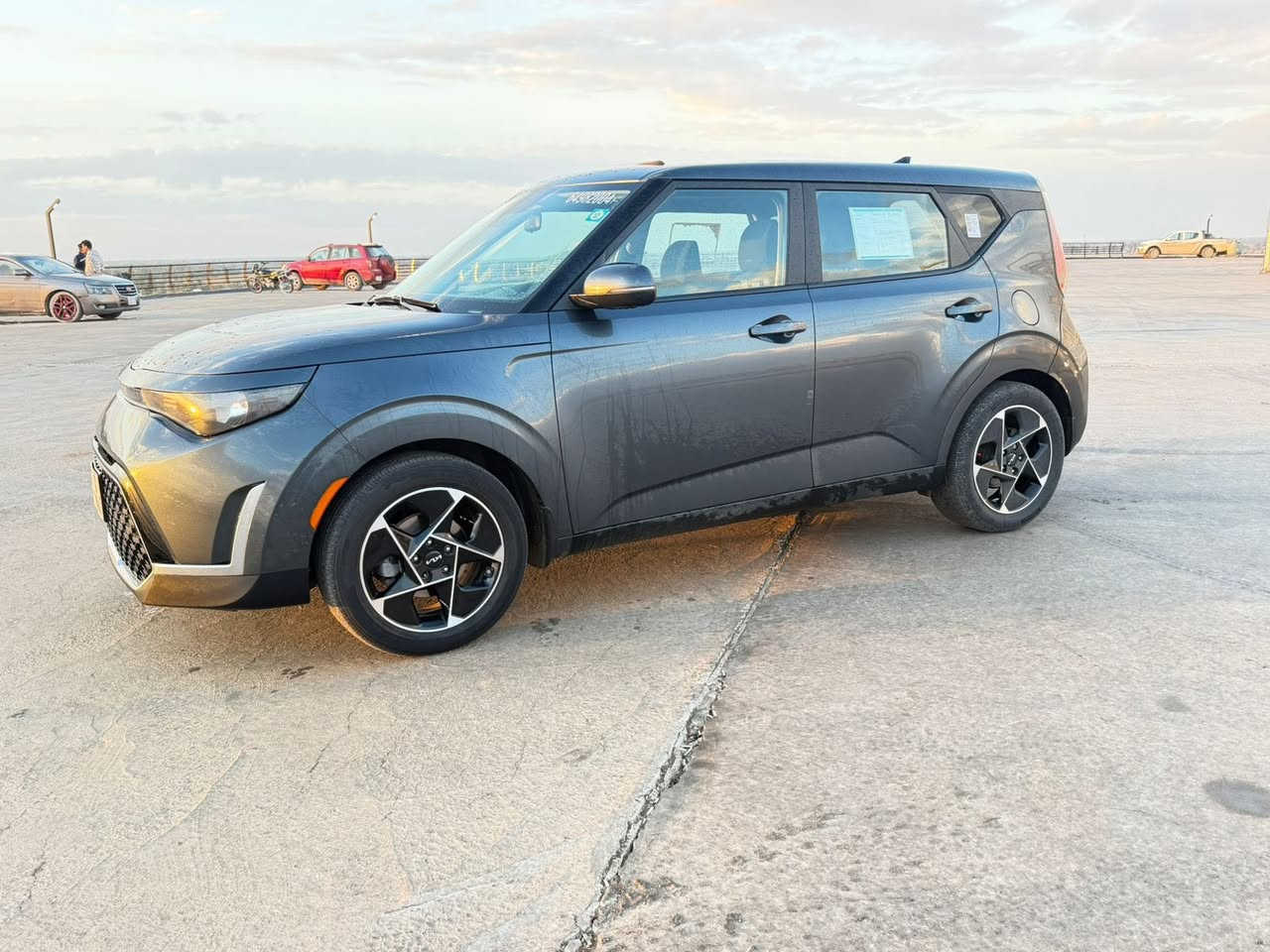 السلام عليكم
كيا صول موديل 2023 رقم بغداد محرك 2000 دووش 
وارد امريكي حادث مرفق مع الصور بدون ارباك صبغ ربع البنيد والجنطه فول مواصفات عدا البصمه ماشيه 45 الف ميل السياره نظيفه جدا وجاهزه بدون نقص 
العنوان بابل الحله 
للاستفسار 
***********
***********
