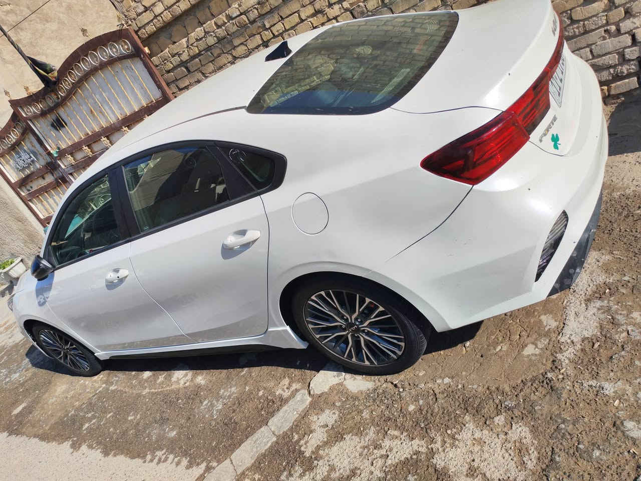 سلام عليكم كيا فورتي جيتي لان موديل 2024 ماشيه ٢٢  سياره زيرو محركه الفين دوش وارد امريكي بدون ايرباك تبديل فقط جنطه تحويل مباشر تخم تاير لون ابيض موميز  بدون  مراوس فقط ابيع رجان الشراي يتصل هذه رقم تفاصيله بل منشور  ***********
