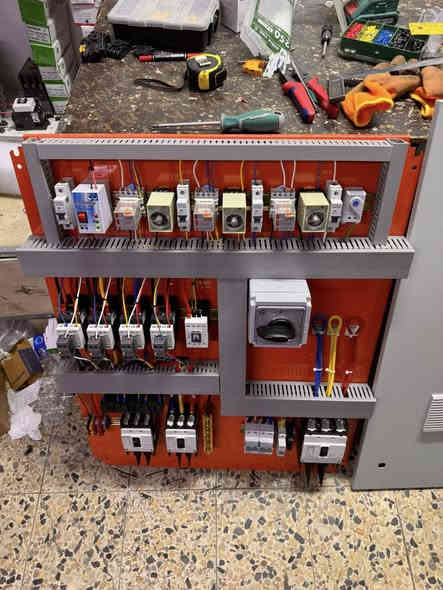 ⁨ الحمد لله 
تم اكمال لوحة سيطرة  ATS 
 قياس اللوحة 1000*800*350 اربع مراحل 
وطني +مولد سحب + مولد منزليه + طاقة شمسيه 
بالاضافه إلى فوتو سيل للتحكم بالإنارة 
بإشراف المهندس حسين علي 
لصناعه البوردات الكهربائية بشكل احترافي 
البصرة-***********
#كهرباء #العراق #basra #آلبصرة #cotrol #بغداد #اكسبلور #دوائر_كهربائية #كربلاء #تايمر_كهربائي #كهربائي #electrical  r
