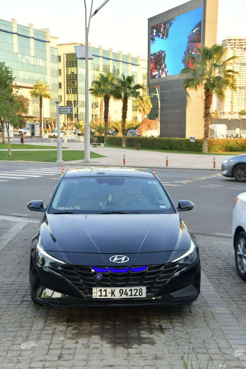 النترا هايبرد 2023 لمتد فول
فتحه كشنات جلد داخل رصاصي 
رقم بغداد بسمي تحويل ثاني يوم 
كير مكينه كفاله مابيها نقص برغي 
حادثها بنيد فقط و بالعراق جاملغ الراكب نطخ وبدلته وكاله اصلي فتحته من كصه كلها ليبل واحد السياره لا شخط ولا رصعات احلا من الصور السياره بيها ويل كب بلادي موجود بالبيت تصير بي طسة شديتلها تخم تاير و ويل مابي طسه 

مكان السيارة جزيرة بغداد السياحية 
سعرها 157 وبيها مجال 

***********
