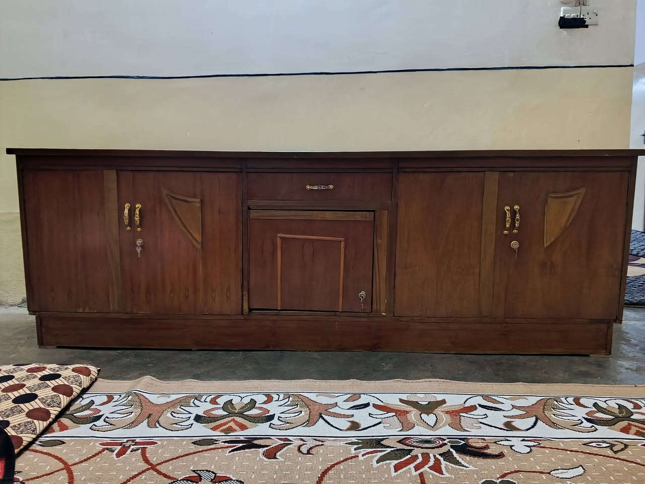 السلام عليكم ورحمة الله وبركاتة
يوجد معرض أستخدام قليل السعر: 80
و بوفيه السعر: 100 
مكاني بيجي-ناحيه الصينيه 
ه‍:***********

