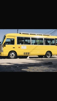 سيارة كوستر 2014 فيرنا السيارة جاهزة اي نقص ما بيها قلابي ستاركس منضوم...