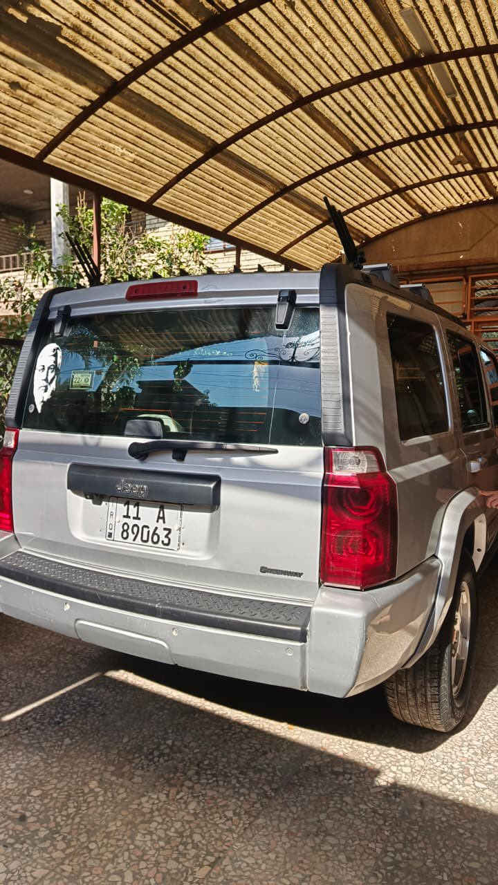 السلام عليكم
جيب كوماندر ٢٠١٠ خليجي 
صبغ صفحة فقط جمالية 
رقم دولي اب اسمي مكاني بغداد الجديدة 
غرفة جديدة جلد نضيفة جدا 
عليهة زوج عدسات ب ٢٠٠ الف
صدر جديد ضهر جديد تايرات جديدة
التبريد نقص غاز فقط
مكينة خير من الله 
السيارة كاملة مكملة ما تصرف عليهة ربع دينار 
السونار مرفق في المنشور 
السعر 115 ورقة
مكاني بغداد الجديدة 
***********
