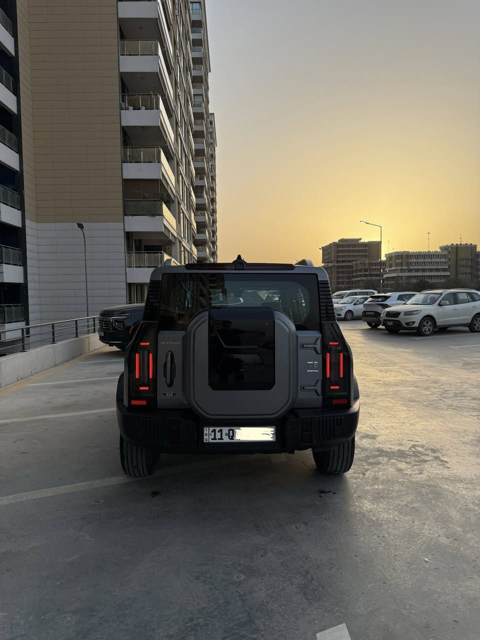 جيتور T2 2025
جيتور T2 2.0L LUXURY

الموديل: 2025 (هارلم)
العداد: 10,000 كم قابل للزيادة 

اللون: السلفر (المات المميز) داخل زيتوني

المحرك: 4 أسطوانات L 2.0 تيربو 254 حصان حقن مباشر
عزم الدوران (نيوتن-م): 390
ناقل الحركة: اوتوماتيكي دبل كلاتش من 7 سرعات
نظام الدفع: نظام دفع رباعي متطور من BorgWarner

الضمان الأساسي: 6 سنوات وعداد كيلومترات مفتوح
ضمان المحرك: 10 سنوات او 1،000،000 
بعدها داخل الضمان و الصيانة كلها داخل الشركة 

المواصفات:

*فتحة سقف بانوراما 1.1م
*إطارات قياس 20 إنچ
*الصندوق شفط
*الشباك الامامي المضاء  بجيتور 
*مثبت سرعة مع رادار تفاعلي
*نظام القيادة شبه الذاتية
*نظام الكبح التلقائي في حالة الطوارئ
*نظام تحذير الاصطدام الامامي والخلفي
*كاميرات محيطية 540 درجة
*حساسات أمامية وخلفية
*نقطة عمياء
*نظام تحذير مغادرة المسار
*نظام المساعدة للبقاء في المسار
*شاشة التحكم بقياس 15.6 إنچ
*شاشة القيادة بقياس 10.25 إنچ
*نظام صوتي متطور 12 سماعة من Sony
*نظام أبل كاربلاي وأندرويد أوتو لاسلكي
*نظام اوامر و تحكم صوتي
*مقصورة الركاب من الجلد الفاخر والكنتارا
*مقعد السائق والراكب كهربائي
*مقاعد السائق والراكب مبردة
*مقاعد السائق والراكب مزود بذاكرة لحفظ 3 وضعيات الجلوس
*إنارة ترحيبية مع إنارة محيطية متعددة الالوان
*عتبات الأبواب مضيئة
*مصابيح أمامية وخلفية أوتوماتيكية LED 
*التكيف التلقائي للضوء العالي
*نظام تقليل الضجيج النشط مع زجاح مزدوج
*المرايا الجانبية قابلة للطي كهربائياً ومدفئة
*دخول ذكي و تشغيل عن بعد
*خاصية إغلاق نوافذ وفتحة السقف عن بعد
*شاحن هاتف لاسلكي سريع
*نظام تنقية الهواء PM2.5 وفلتر N95
*مسند الذراع الوسطي مع ثلاجة
*انماط قيادة متعددة للطرق الوعرة
*وسائد هوائية امامية و جانبية عدد 6
*ماسحات الزجاج الأمامي مع حساس للمطر
*دوسات جانبية
*نظام الفرامل الأوتوماتيكي Autohold
*نظام التحكم بنزول المنحدرات
*نظام المساعدة لصعود المرتفعات
*نظام مراقية ضغط الاطارات

مكان السيارة بغداد / المنصور ***********
