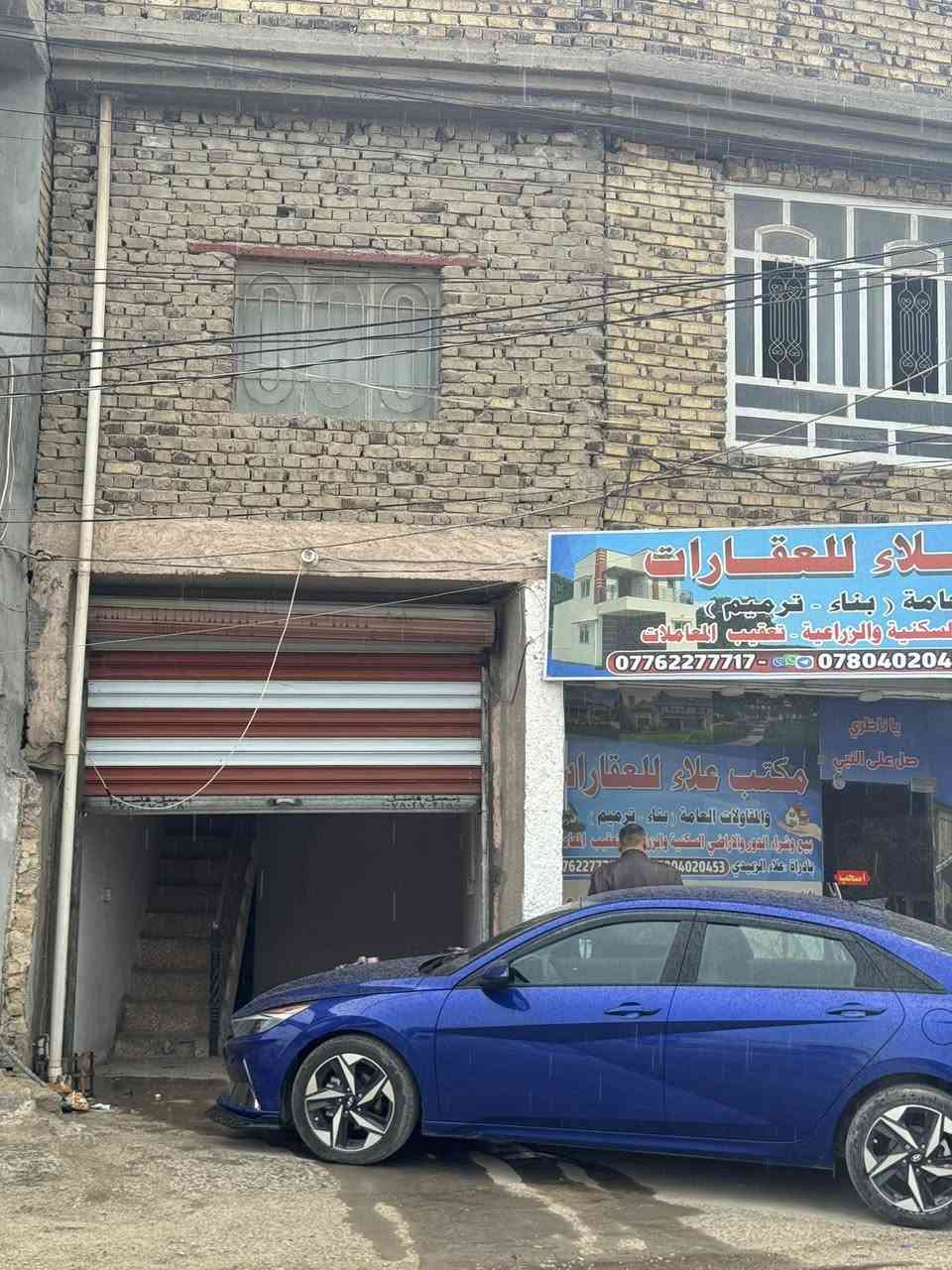 السلام عليكم  
محل طابقين للإيجار 
العنوان حله نادر الاولى الشارع الخدمي 
للاستفسار ***********
