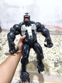 شكد يسوة؟ 30cm و كامل المفاصل   اذا شراي راسلني  07774805796