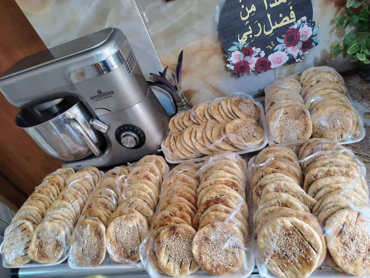كليجه العيد ويانه غير 
فرش وحاره وريحه الهيل تجنن بيهه 
للحجز والاستفسار مراسله البيج
وتساب *********** 

استلم حجوزاتكم من اليوم 👇👇👇👇👇♥️
