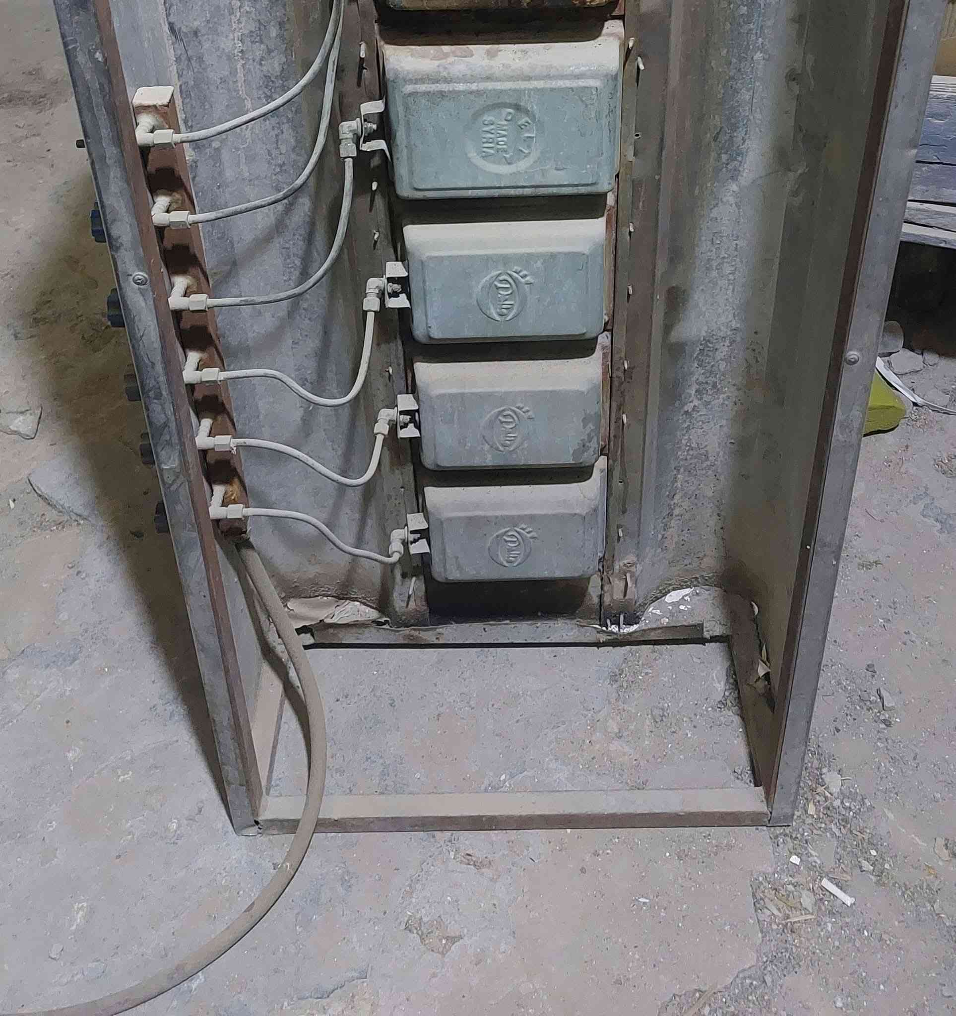 عندي شواية نظيفة أريده ب50 وبيه مجال كربلاء ولاية مقابيل شارع الامام علي وهاذا رقمي ***********
