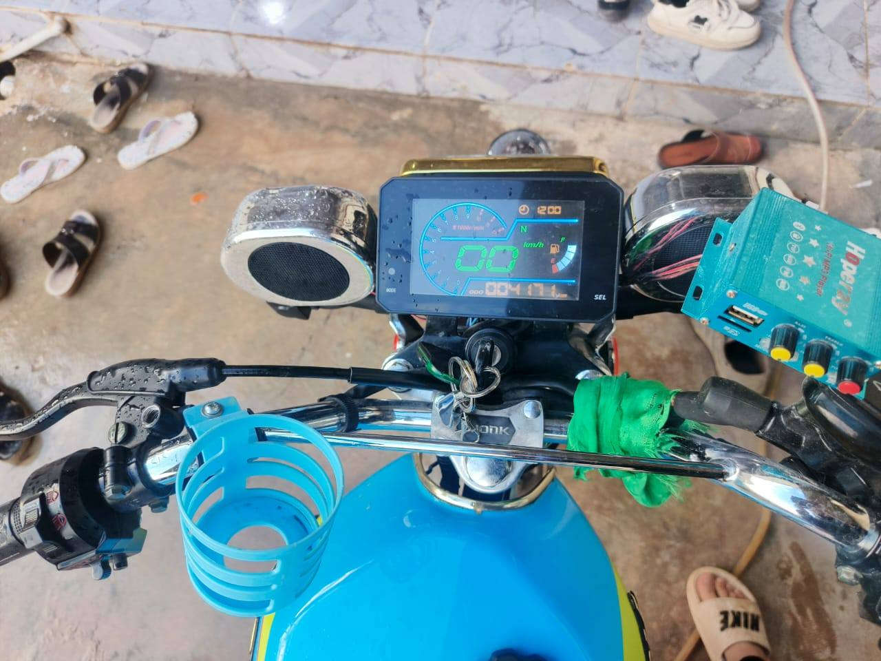 السلام عليكم ادمن من رخصتك وافق
دراجه سونيك
موديل 2025
4 كيـر
كهربائيات شغاله
نضافه كدام العـين
للاستفسار ***********
اسيا ***********
