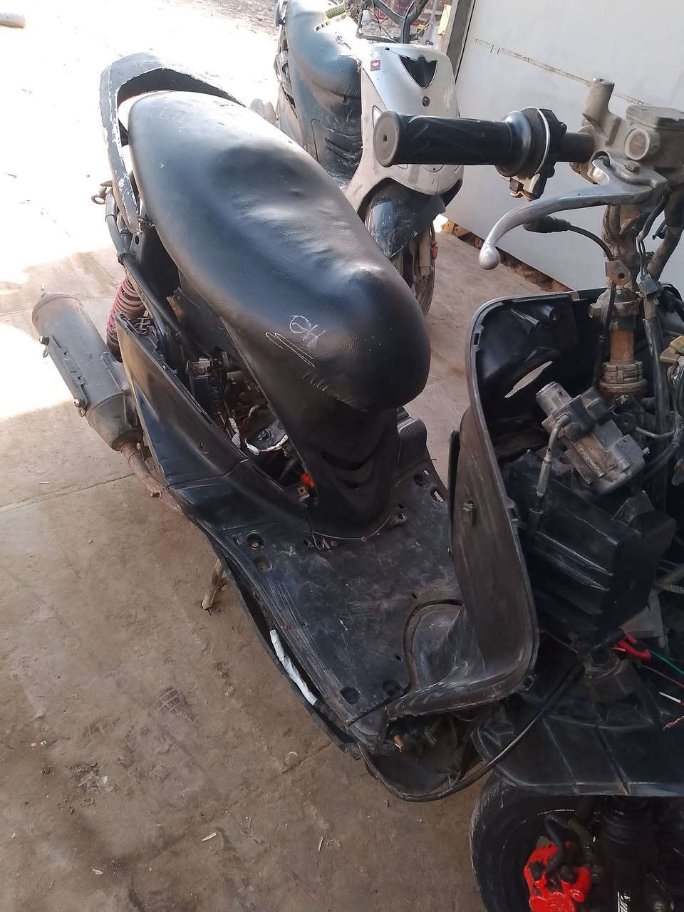 سلام عليكم دراجه سكنس كابريتر شغاله كلشي مابيها بوشه 58ونص شد جديد ابيع كوم حديد  السعر 180وبيها مجال مستعجل عله بيعتها متواجد واتساب ورصيد (***********)
