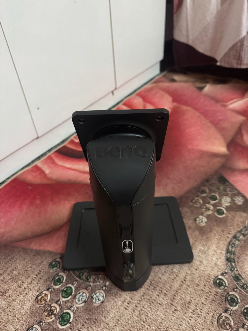 حجم 27 تردد144hz دقة fhd 1080x1920 شاشة كاملة نضيفة جديدة