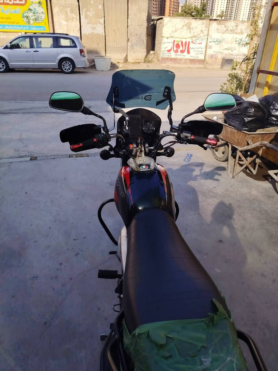 السلام عليكم دراجه بوكسر موديل 2023 دراجه جديده ما متعوبه سعره 2750وبيه مجال الشراي المكان بغداد ساحة القاء ***********
