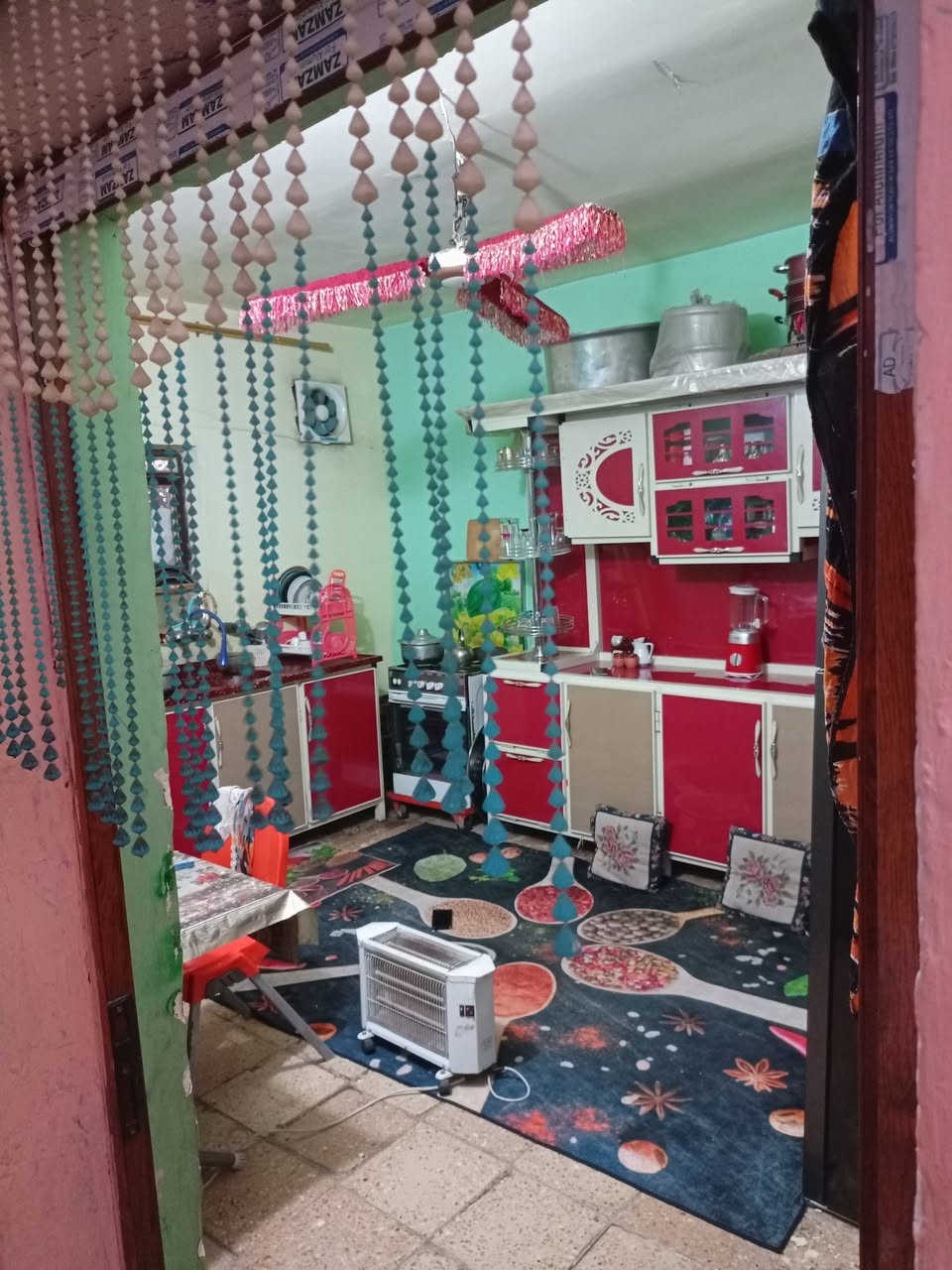 السلام عليكم من رخصة ادارة الگروب بيت للبيع المساحة 200 متر ركن على شارع الشمري طابقين صب مسلح مرتب بي محلين (اسواق العائلة) للاستفسار *********** الرقم بس موبايل مابي واتساب السعر 130وبي مجال للطيبين وتدللون
