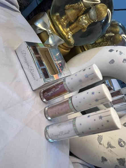 متوفر مكياج ماستر كوالتي عالي للحجز واتساب والي تحب متوفر تليكرام الي تحب اضيفها
***********
