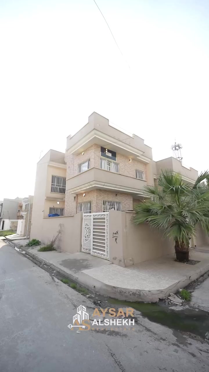 دار سكني للبيع  

مساحة الدار▪️218 م2 ركن 
 
جنس العقار▪️ ملك صرف تحويل مباشر
موقع العقار ▪️ حي الاطباء خلف متنزه الصابرين 
                          
                       👇🏻 مواصفات العقار  👇🏻

🔺الطابق الارضي 

غرفة نوم عدد 2 ➕ هول داخلي ➕استقبال ➕ مطبخ بارد➕ مطبخ حار ➕صحيات➕ كراج داخلي ➕ منور عدد 2

🔺الطابق الاول

غرفة نوم عدد 2 ➕ مخزن➕ هول داخلي➕صحيات 
              
للاستفسار اكثر مراجعة مكتب أيسر الشيخ للعقار الكائن في حي الوحده مقابل جامع🕌 الودود وسانكو مول 

اوالاتصال على الارقام التالية🔸🔹 

 ***********  ☎️ ايسر الشيخ
 *********** ☎️ أحمد الشيخ
 *********** ☎️ سلوان الطائي

 محامي مختص بالمكتب لضمان  تمليك عقارك
 
 لطلب السعر مراسلة الصفحة او علق تم يصلك عالخاص
