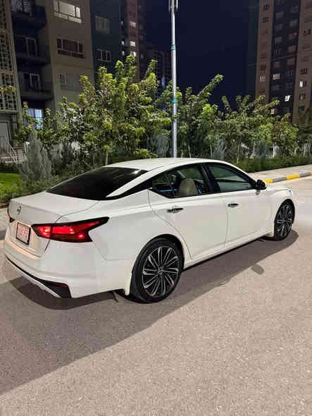 سعري  118 مه عامه له  ***********
نيسان التيما موديل 2023 خليجي ناوزه رد بئ بوياخ ره فزي مروره له ليژنه يه ئيستا 16 هه زار رويشتوه نمونه له جواني نوقساني نيه. مالي دوسته له سليمانيم سعري  118 مه عامه له السليمانية
