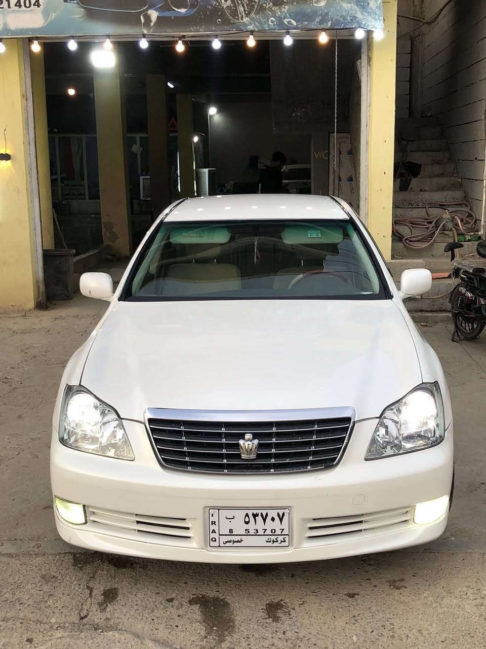 شاهینە ڕۆیاڵ مووس مووس
بێ کۆدە !!!
٢٠٠٥ 
٣دووگمە
یادی ٥٠ ساڵەیە
١٨٢ قەترەیەک دووکەڵی نیە!!!
سەقفی وەک شوشە وایە 
ناو زەرد🍋
پەردە
کامل کامل کراوە بە سپۆرت
پێش و دوا و دۆسە سپۆرت 
باڵی سەر جام و سنوقی بۆ بەستراوە
تایەو ویلی وێلد هەر چواری قووڵ
تایە و ویلی لۆک لۆکە 
بەسمەکانی حوڕکراوە 
ئاوێنەکانی لەکەڵ داخستن ئەخەوێت
کامل ئیشارەتی بەقووەتی بۆ بەستراوە
سەیارەکە زۆر زۆر توندووتۆڵە
یەک چرکە و ١٠٠ دۆلار ببڕە 

٢ پارچەی بۆیاخی ئەوروپایە 
قرچ و دەعم و لێدراو بەشەرت
گێر و مەکینە و دووکەڵ بەشەرت

سیعری ٦٧ گەڵاو مجالێکی کەمی تیایە 

سەیارەکەم دانسقەیە 
هەرزانتر هەیە بچۆ ئەو بکڕە 

شوێن :زەڕایەن 

***********
*********** واتساپی لەسەرە
