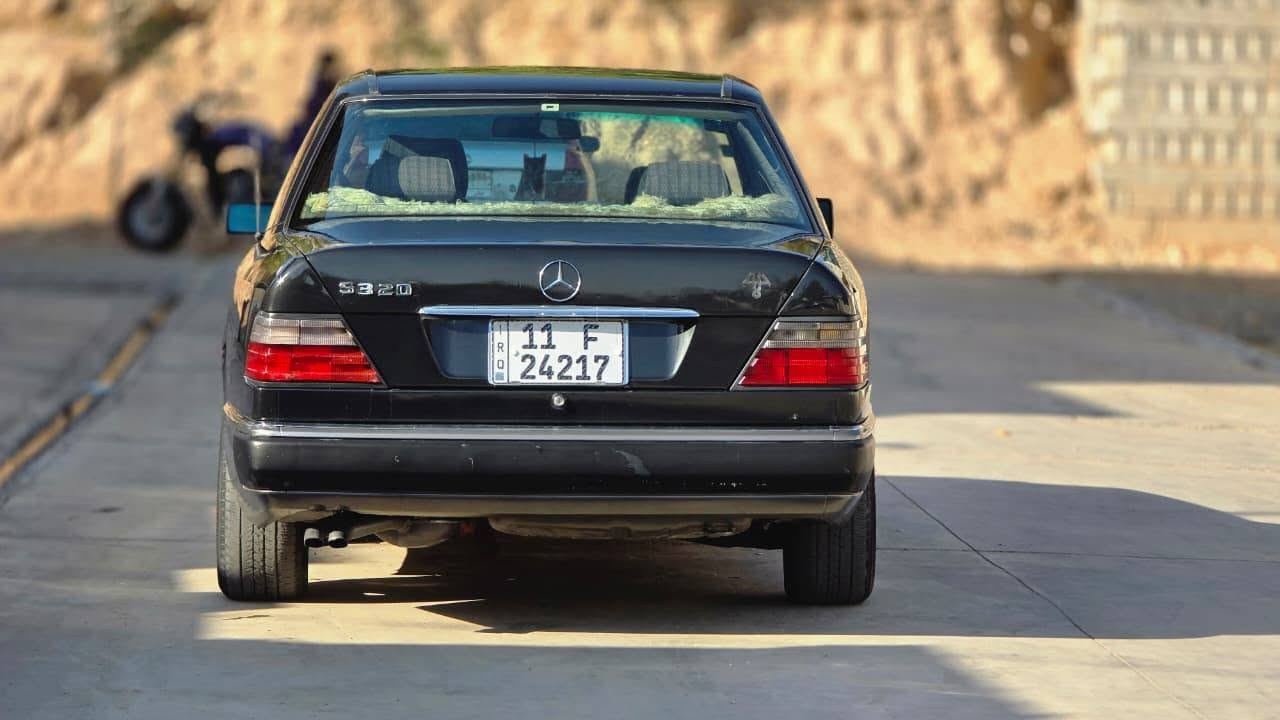 للبيع: مرسيدس (دب بيبي) موديل 1992 🚗
المواصفات العامة:
• ​النوع: مرسيدس دب (دب بيبي)
• ​الموديل: 1992
• ​الرقم: بغداد
• ​الموقع: ديالى - خانقين
​
•  ​ السيارة بدون أي ضربة، مصبوغة صبغ عام جمالية فقط. 
• ​ قواعد الدبل كلش نضيفة
•  ​ صدر أمامي وخلفي جديد بالكامل. 
• ​المحرك: محرك عنكبوت بلادي.
•  ​مكفول (كير، مكينة، أكسل، كاردن) كله بشرط وفحص. 
• ​السيارة نظيفة جداً من الداخل والخارج (قطرة خياس ما بيها )
​💰 السعر 
• ​السعر: 65 ورقة (وبيها مجال)
• ​رقم الهاتف للتواصل: ***********
