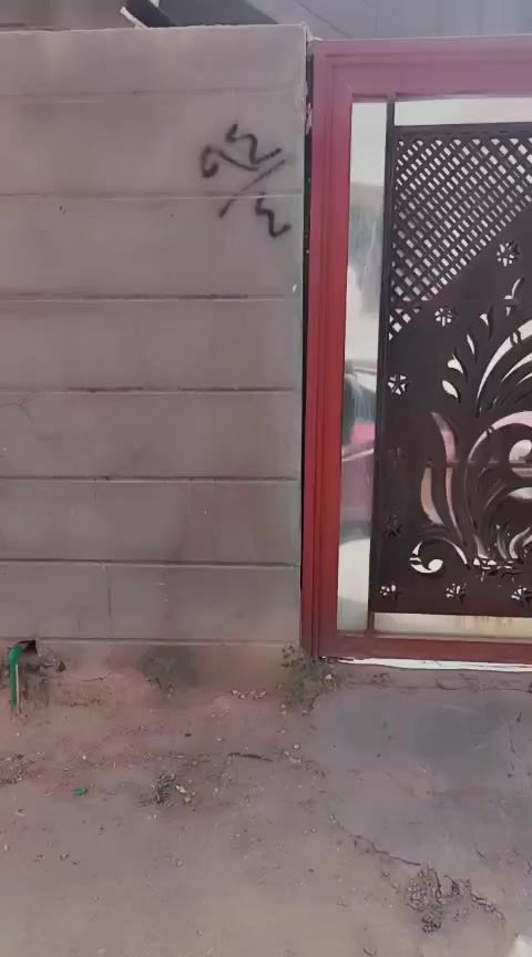 ١٠٠متر للبيع فرع ابو دهن فرع مرطبات الحر رياحي فرع جامعه اهل بيت وفرع جسر مال حر صغير بوبيات ٤افرع يطلع على شارع العام سند 25 غرفه صاله استقبال وحمام مطبخ داخلي وحمام توليت خارجي ومنور مخزن ينباع مع الاثاث ثلاجه مجمده غساله مطبخ غرفه تركي تخم قنفات سبالت عدد ٢ ***********.     ب٦٣
