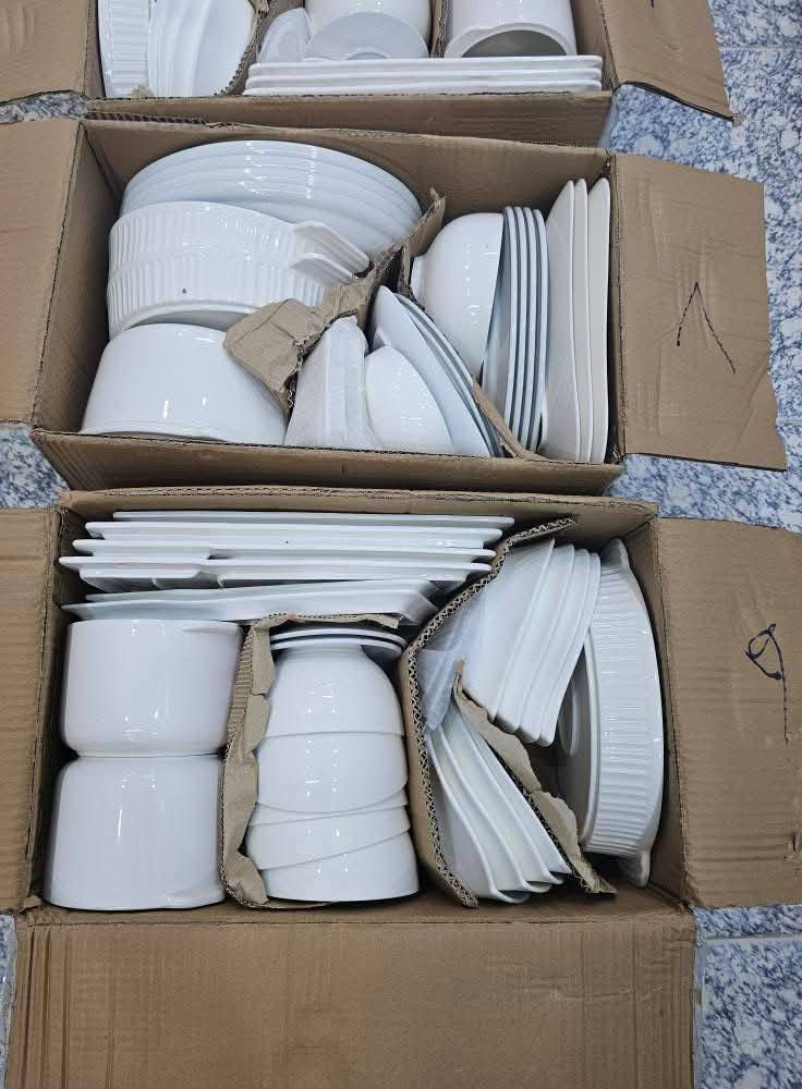 کارتون فرفوري ابيض سياحي اوربي 🍽️
♦️سعر الكارتون 25 الف👍
♦️التوصيل  مجانا جميع المحافظات
عدد غير محدد من ٤٠  إلى  ٥٠ قطعه 
کراتین عشوائي خشن وناعم بدون اختیار 
⚠️ شرط الاستلام من غير فحص  
🔸متوفر استبدال بعد استلام الطلب
📞 حجز  واتساب فقط ، رقمين 
***********
