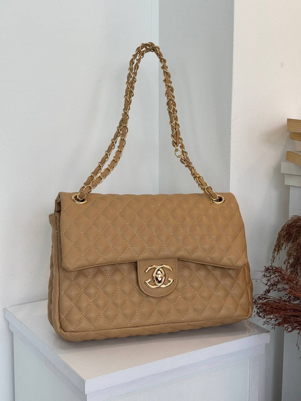 جنط نسائي 
سعر المفرد 15 آلاف دينار
سعر الدرزن 132 ألف دينار
قياس 20 × 30 سم 
واتس اب :***********
واتس اب :***********
