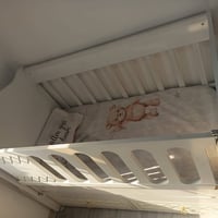 سرير اطفال • نظيف • بلا عيب