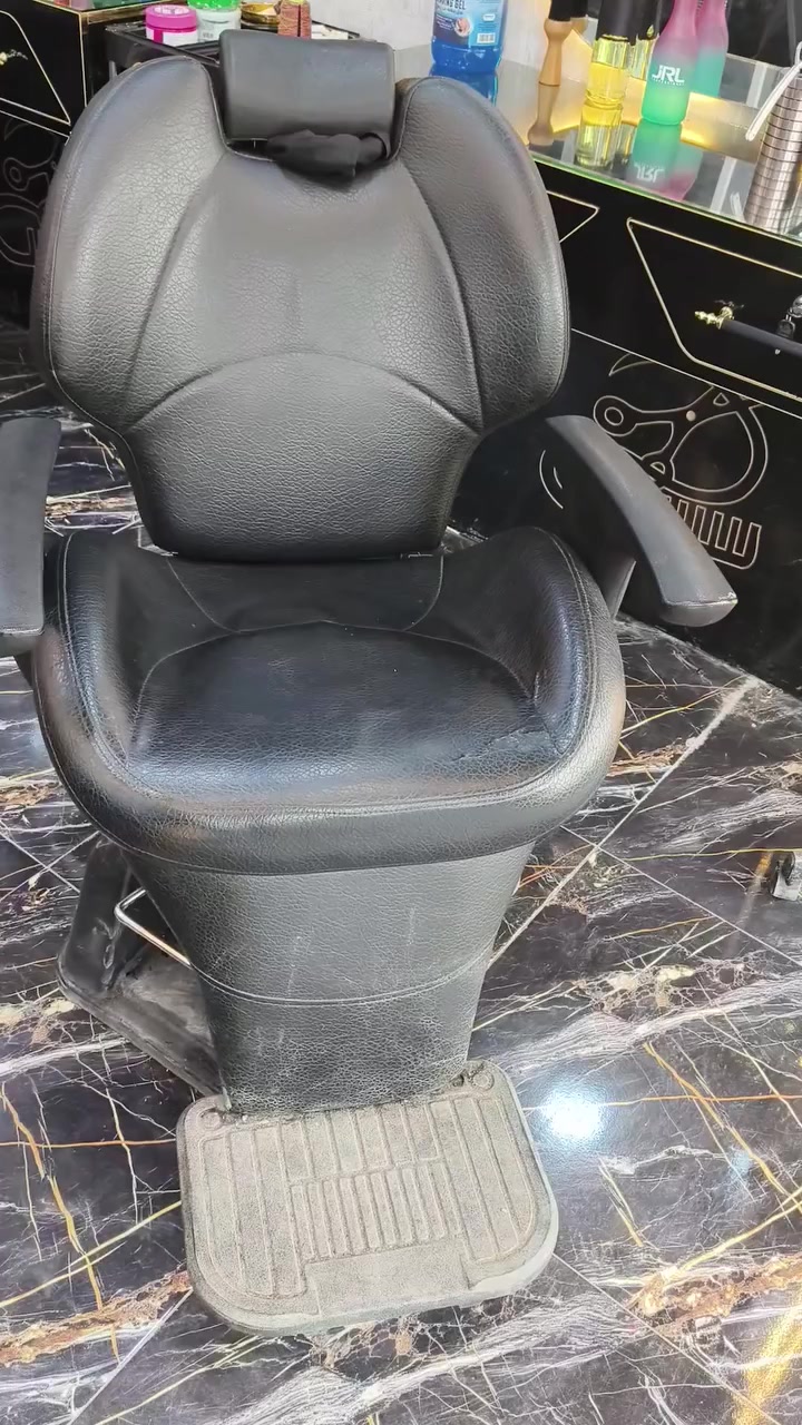 السلام عليكم كراسي للبيع ضخم ***********
