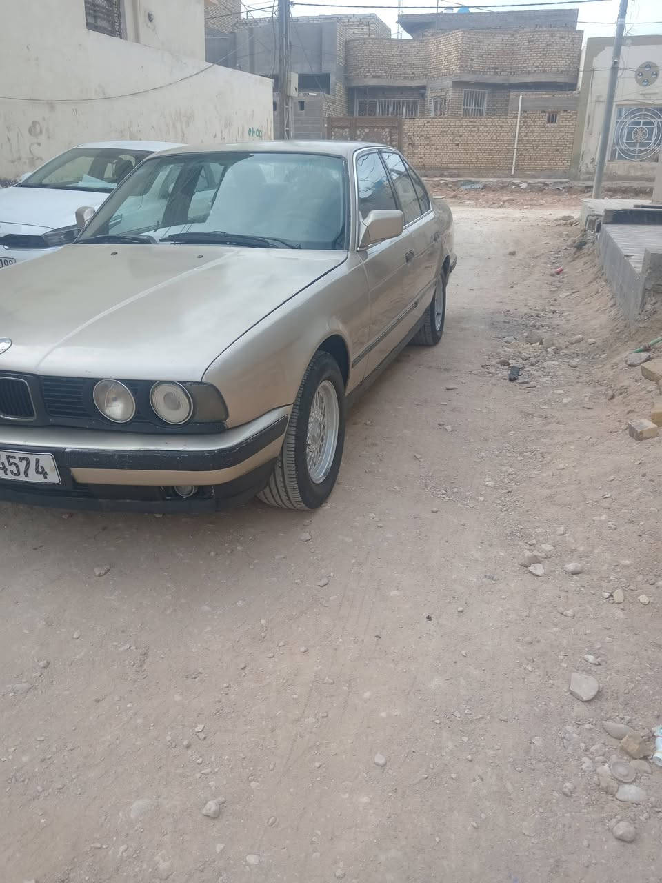 السلام عليكم بي ائم 525مكينه مسكر عدله موديل 1992مكفوله مكينه وكير وحداديه كهربائيات كله شغله السياره شرط المداور مكان السياره ديوانية السعر 55 وبيهه مجال تلفون ***********
