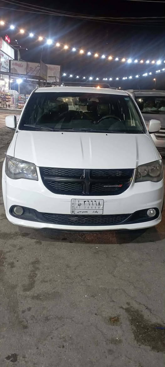 دودج كرفان
لون ابيض

داخل اسود 
كشنات سياحي  

رقم بغداد باسمي

حادث امريكا باب وجاملغ جهة العبري الخلفيات مصبوغات كلير 

حادث العراق  جاملغ امامي وخلفي جهة السائق اثر حادث دراجة وباب سلاييد جهة السائق مبدل نفس اللون والاصلي موجود

***********

بيع ومراوس شعندك نزل /السيارة موديل 2015
