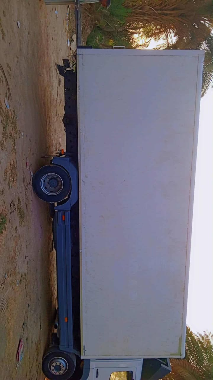 السلام عليكم اللبيع حافضه سابقن جانت مطعم ترهم براد طول سبعه وربع عرض مترين ونص رتفاع مترين و70سنتيم مكان بابل تصال على رقام ***********///***********
