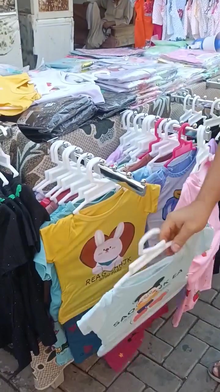 بائع ملابس اطفال عند مدخل السوق بدايه سوق المخضر يتوفر ولادي و بناتي 

اشتروا منهم اسعارهم رخيص ووراهم عوايل تعيش عليهم


**إذا كنت صاحب هذا الإعلان وتريد حذفه لأي سبب، رجاءا أرسل رسالة إلى الدعم الفني**