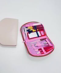 جنطة العناية • فرش مكياج • طقم أظافر