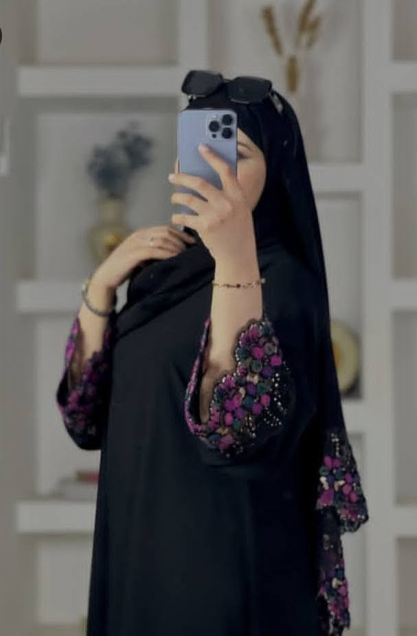 🖤 أناقة تليق بكل امرأة... 🖤
اللون الأسود يبقى عنوان الفخامة والرقي، وهاي العباية صُممت حتى تمنحج إطلالة راقية بكل مناسبة.
✨ قماش ناعم وانسيابي
✨ تطريز دانتيل فاخر على الأكمام
✨ تصميم محتشم وأنيق يناسب جميع الأوقات
✨ جودة عالية ولمسات فخمة
لأن الأناقة تبدأ من التفاصيل... اختاري عباية تبرز ذوقج بكل هدوء وفخامة. 🌿
📩 للحجز والاستفسار راسلينا على الخاص.
#عبايات_سوداء #عباية_سوداء #عبايات_راقية #عبايات_نسائية #أناقة #عباية_فخمة #ستايل_راقي #العراق #موضة_العبايات #فيسبوك_شوب


**إذا كنت صاحب هذا الإعلان وتريد حذفه لأي سبب، رجاءا أرسل رسالة إلى الدعم الفني**