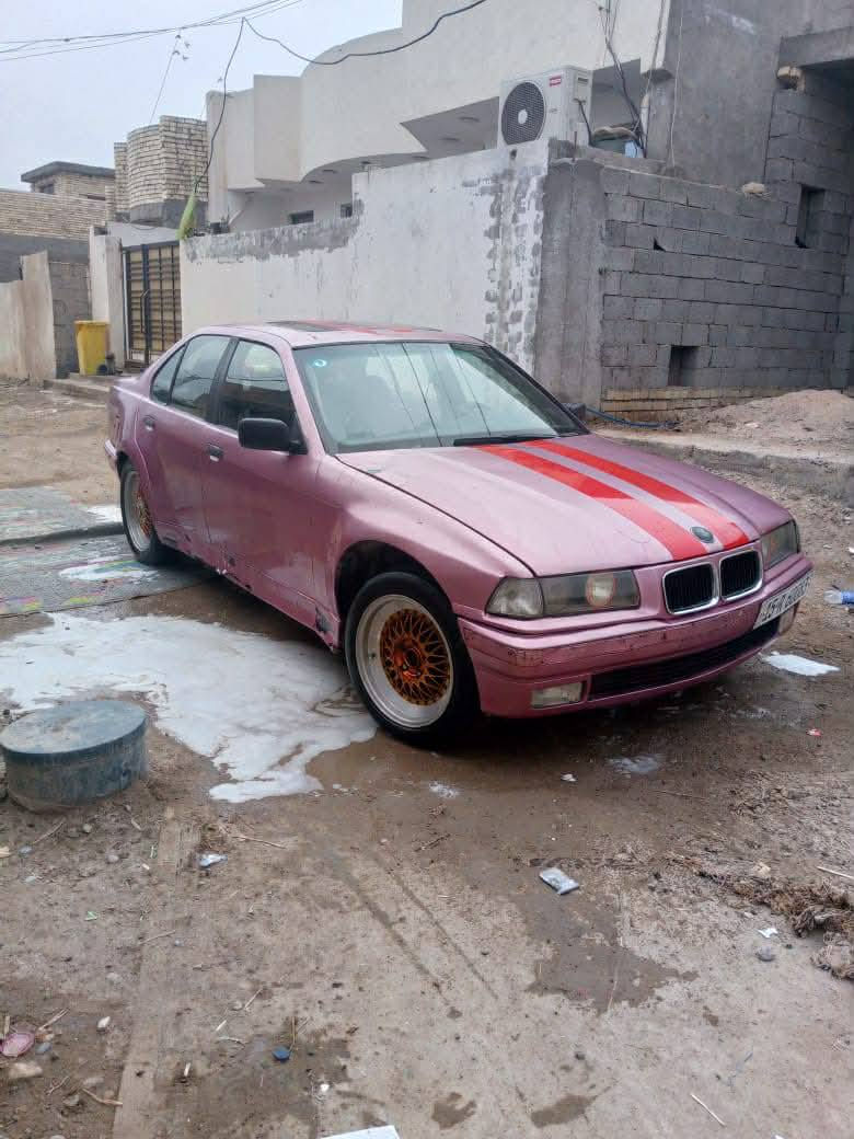 السلام عليكم e36
موديل ١٩٩١
سنويه ورقام جدد قبل شهرين 
هنه والهزه 
مكينه ٦ سلندر مسكر 
كير عادي zf
لونه وردي بس جارد بل سنويه احمر وه وردي تبقه يمك انته تريد تصبغه احمر او وردي البنيد تعبان لن طار  
غرفته يرادله ترتيب 
كشره يرادله صيغ لن جارد ودوس تعبانه
نقص ارفلو 
مكاني حله ورديه خارج
سعر ٣٣ وبي مجال قليل


**إذا كنت صاحب هذا الإعلان وتريد حذفه لأي سبب، رجاءا أرسل رسالة إلى الدعم الفني**