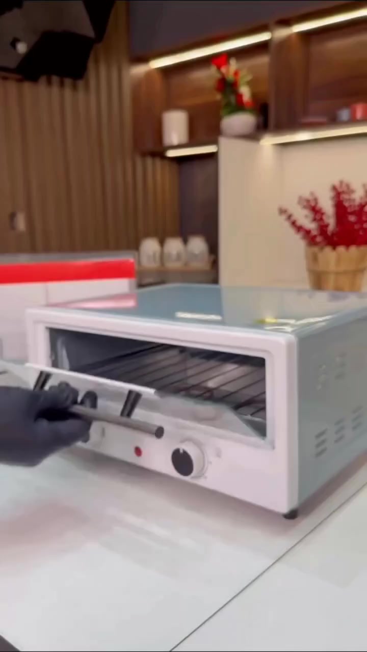 🍕 عيش أجواء البيتزا الإيطالية في بيتك! 🍕
40
مع فرن POSIDA APS-1201 الكهربائي، حضّر ألذ بيتزا ومعجنات بسهولة وسرعة 🔥

✨ قدرة 1350 واط لتسخين متساوٍ ونتائج ذهبية مثالية.

🍞 مؤقّت حتى 60 دقيقة + منظم حرارة قابل للتعديل حتى 230° مئوية.

🔍 باب زجاجي مقاوم للحرارة لمتابعة الطهي لحظة بلحظة.

🍕 صينية بيتزا 12 بوصة + شبك خَبز + أداة سحب عملية.

⚡ تصميم أنيق بلون أزرق عصري يناسب كل مطبخ.

💨 خفيف وسهل التنظيف… مثالي للمنازل والشقق الصغيرة!

استمتع بطعم البيتزا الطازجة والمقرمشة في دقائق ❤️


**إذا كنت صاحب هذا الإعلان وتريد حذفه لأي سبب، رجاءا أرسل رسالة إلى الدعم الفني**