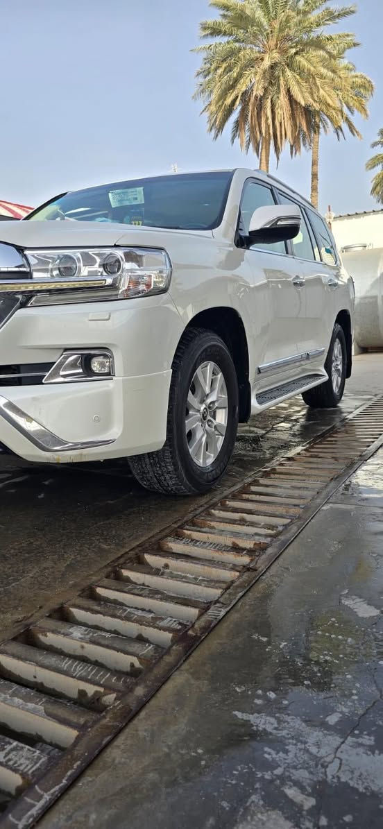 سلام عليكم لاندكروز استلام من شركه ساز موديل  2016 رقم بغداد الدولي باسمي سنويه لل 30 تحويل مباشر 
سياره كفاله عامه من الصبغ و التبديل و البارد بيها فقط لي موضح في التصوير 
فئته G-X-T ( محرك V6 محرك 4000 ) 
سياره جديده ما ماشيه  110KM  حقيقي طك كارتون جديده ومال بيت ما طالعه ولا ماشيه 
فول مواصفات لاخير مزوعه
السعر 450 وبيها مجال حك الجيه
للاستفسار *********** 
مكان بابل المسيب
