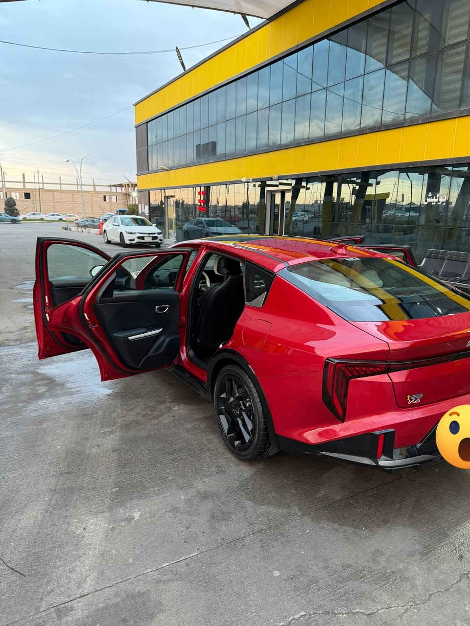 سلام عليكم k4 gt line turbo 2025 للبيع رقم اربيل 
ترقيم جديد ماشيه 6000 ميل 
السياره بيها شويه حالوب 
اللون احمر بدون ايرباك 
المحرك 1600 تيربو 
الحادث موجود صوره بنهاية المنشور 
القطع كله تبديل بدون تصليح
تبديل جاملغ وبنيد 
المواصفات 
تبريد قطعتين 
مستشعر بالباب من تفتح باب تتوقف السياره
شفتات سرعه 
جام ذكي نزول بالريمونت 
قطعتين تبريد 
كامرا دواره 
صندوك ذكي 
بصمه تشغيل 
بصمه ابواب 
بصمه صندوك
تشغيل عن بعد 
رادار 360 
نقطه عمياء 
تحديد مسار 
مثبت سرعه 
مانع تصادم 
توقف ذاتي 
مانع انزلاق 
اوتو هولد 
سايد بريك ذكي 
تنبيه عند فتح الباب 
بانوراما 
سستم سماعات harmen karden
درايف مود نظامين قياده نورمل وسبورت 
كزوز صالنصه 
ويل رياضي اسود حجم 18 
كشنات جلد 
تدفئه كشنات 
شحن لاسلكي 
مرايا جانبيه اسود واشاره بالمرايا 
السياره جاهزه من كلشي 
للاستفسار ***********
سعر السياره ١٨٣ ورقه وبيها مجال 
ملاحظه 
ابيعلك واحولك مباشره 
ما انطي وكاله
