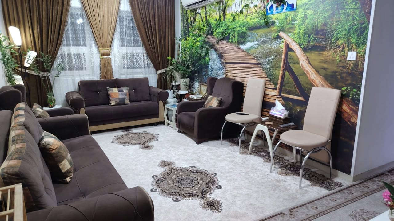 تخم تركي ٧مقاعد يصير ديوان بي مخزن ويصير سرير السعر مناسب مابي اي ضرر وياا البردات العنوان بغداد بسماية الي يريدة يراسل عالخاص أو يتصل على هذا الرقم *********** بي واتساب
