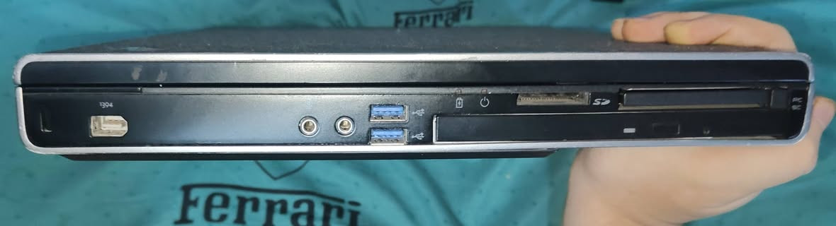 السلام عليكم... لابتوب dell m6500 مواصفات :
 هارد : 128GB
كرت شاشه خارجي : nividia qardo 2800fx وداخلي ايضا موجود
معالج : intel®core i7 gen 1
بيها عيبين العيب الاول البطاريه واگفه تماماً العيب الثاني الشاشه تفصل فجاة بدون سبب او وقت معين فقط اثناء الاستخدام وشحن البطاريه معاً ، تنويه : الگڤر الخارجي اثار لاصق ، السعر 80 الف يوجد توصيل لكافه المحافظات عدا الاقليم بسعر 5 الاف


**إذا كنت صاحب هذا الإعلان وتريد حذفه لأي سبب، رجاءا أرسل رسالة إلى الدعم الفني**