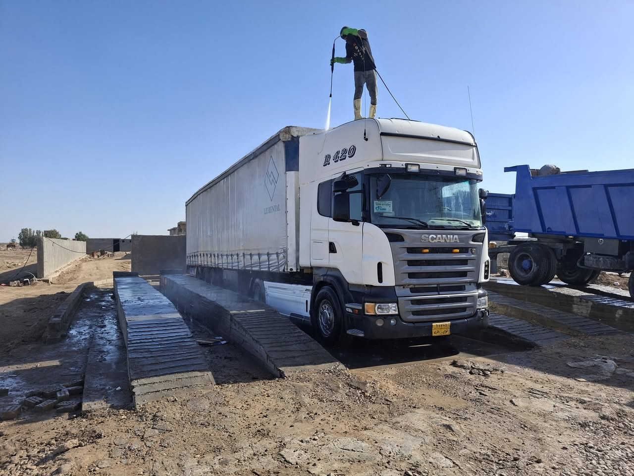 سلام عليكم للبيع سكانيه موديل ٢٠٠٥ مكفوله كفاله عامه تخم تاير سياره جديده وجاهزه مكان السياره الصويره سعر ٢٣٠ مع المجال  ***********)@***********
