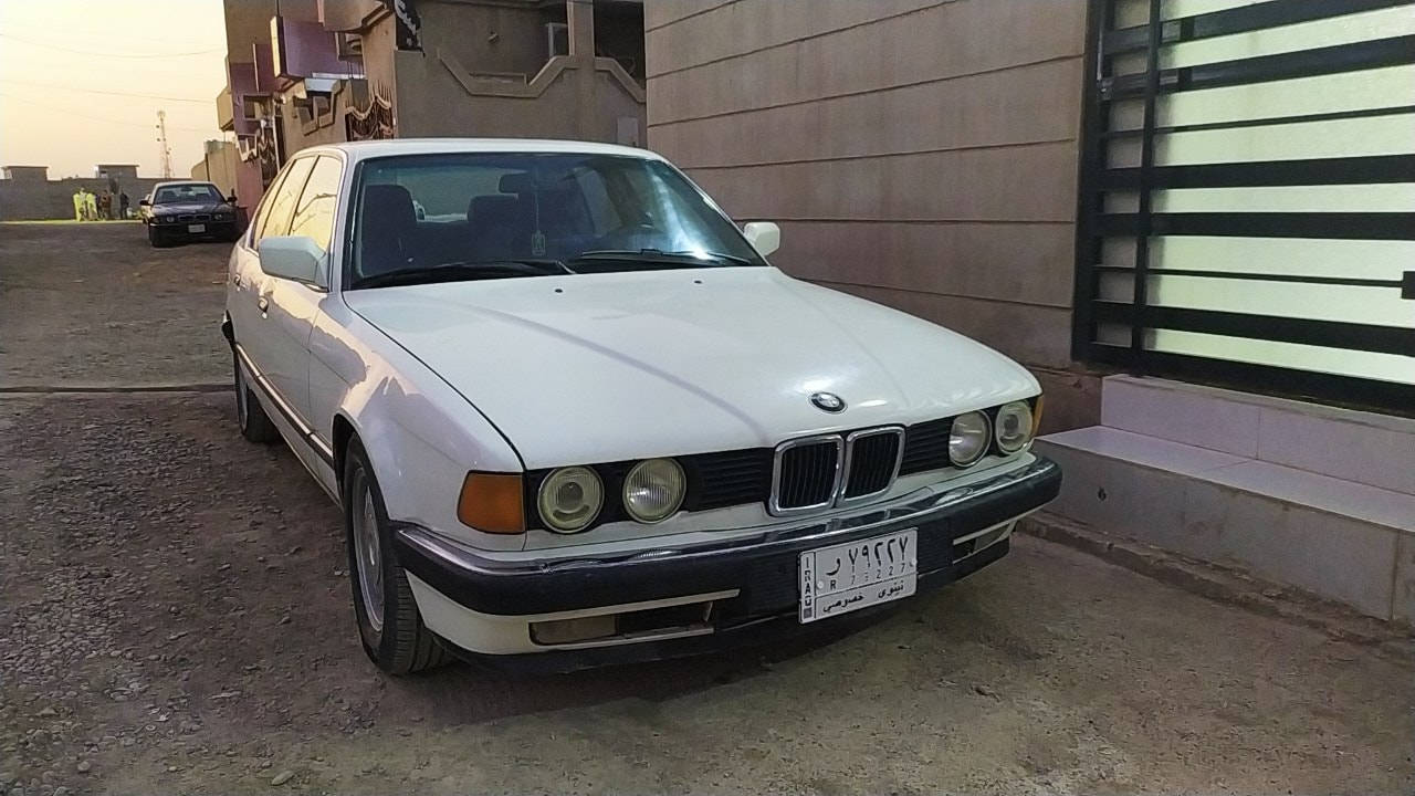السلام عليكم 
بي أم 735i
وظع شركة السيارة جديدة 
بدون صبغ 
مكفول كفالة عامة 
شرط المحرك والكير 
محرك فل مو كبس 
گير عادي 
تبريد ثلج شرط 
السيارة جاهزة وما بيها اي نقص 
السعر 48 وبيها مجال بسيط
***********
