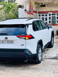 للبيع راف فور هايبرد 🔋2025 XLE ماشية 7الاف ونص  وقابل للزيادة حادث دعا...