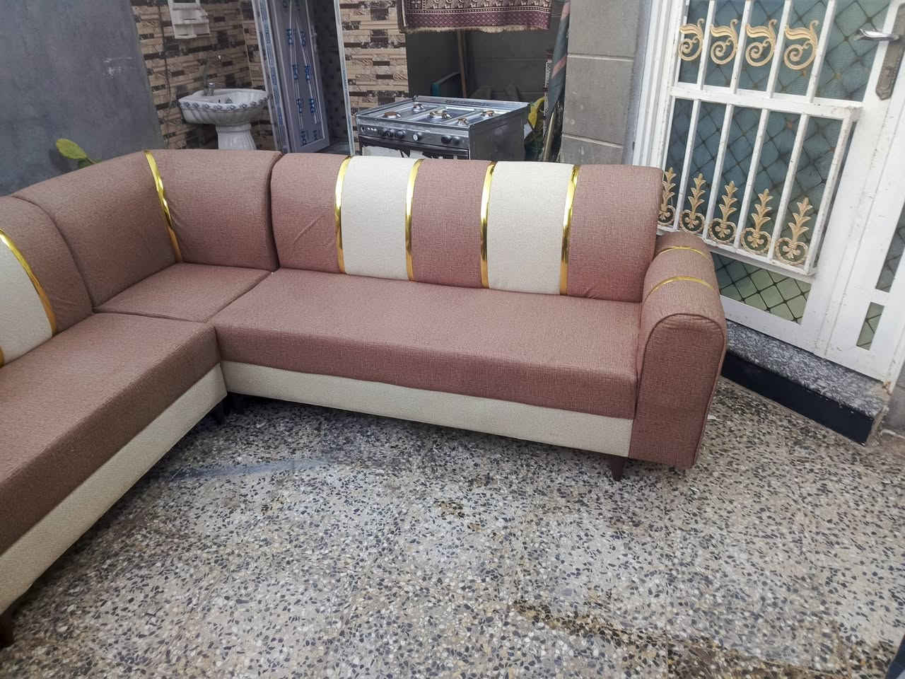 اسلام عليكم ديوان 11مقعد جديد غير مستعمل تسكام كله بلوك اسود وسفنج مميز اولا مكاني  حله نادر الثانيه عله الخدمي ***********واتساب
