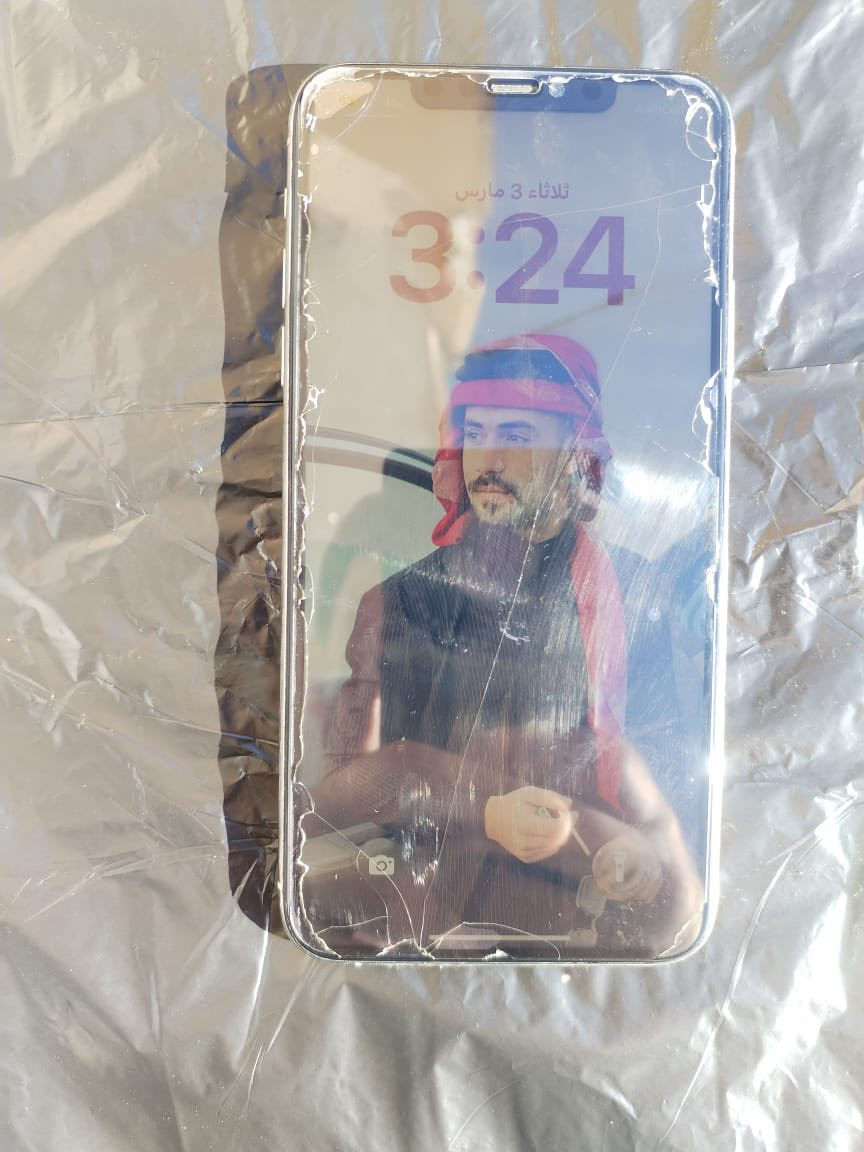 ايفون 11 برو ماكس لل بيع 
ذاكره 256 
لون ابيض 
نضافه 85% 
بطاريه 81 
عنوان تكريت القادسيه 
سعر 450 وبيه مجال بسيط مستعجل عل بيعته 
***********  وتساب
