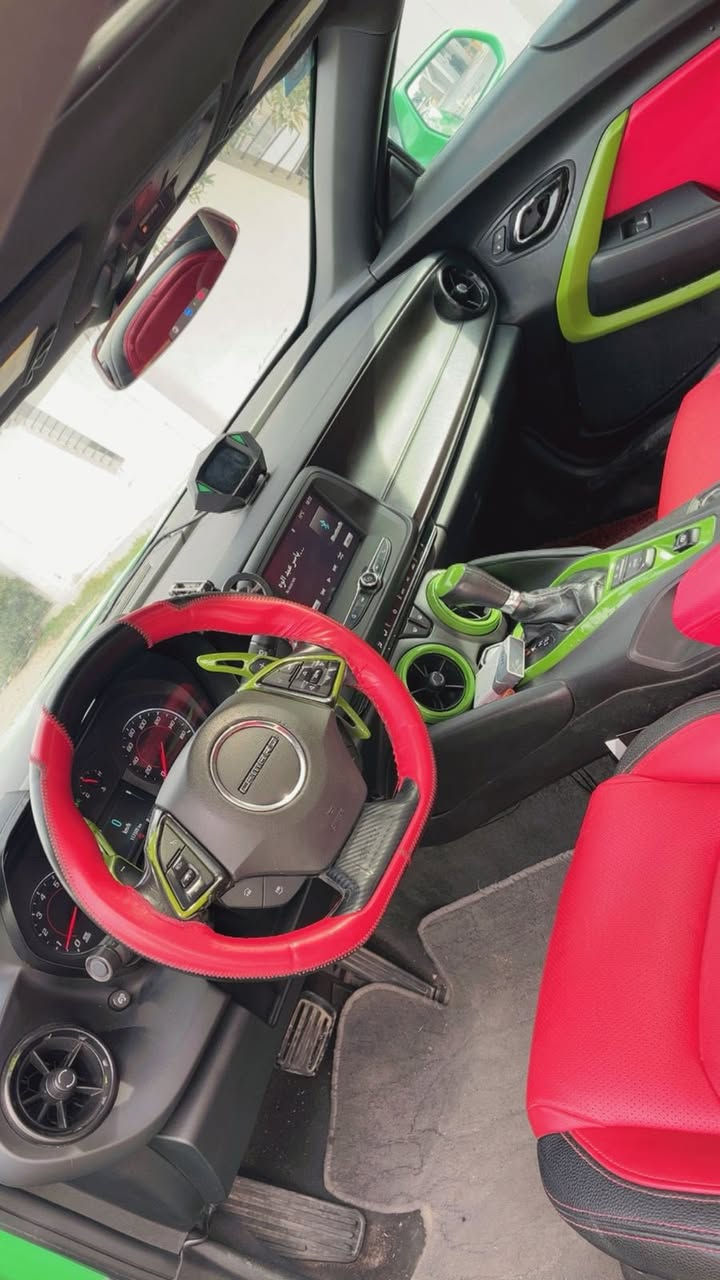 سلام عليكنم كامورو  2017 لون تفاحي بلادي السياره خمسينيه 
موصفات السياره 
١-لاد امامي متغير
٢-ويل توسايز 
3-فتحه سقف
4-ليت عدسه عالي ناصي
5- شاشه كبيره لمس
6- شاشه اعطال 
7-تحكم  استيرن جهتين
8-سبورت مود شفتات ستيرن
9-كروس سرعه
10-كشتات عدد ٢ كهرباء
11-تراكشن كونترول٣ وضعيات
12- غرفه احمر مختم R/s
13- حجم المحرك ٣٦٠٠
14-السياره عليها سيرفس كامل مال جناي
علما السياره بدون ارباك بدون دواخل 
صور الحادث مرفقه بالصور
السعر 145 مال بيع
هـ***********
