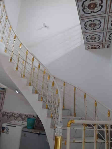 دار للبيع سوق الشيوخ حي الحكيم 
دار للبيع طابقين  زراعي مساحة 100 متر عنوان سوق الشيوخ حي الحكيم  يتكون من طابق اول غرفه مطبخ صاله ستقبال مطبخ ومنور طابق الثاني غرفه وصاله  الثانيه شارع  طابقين بناء حديث الأول كامل والثاني نقص قليل ستفسار اكتب تم وتصل واتساب ***********
