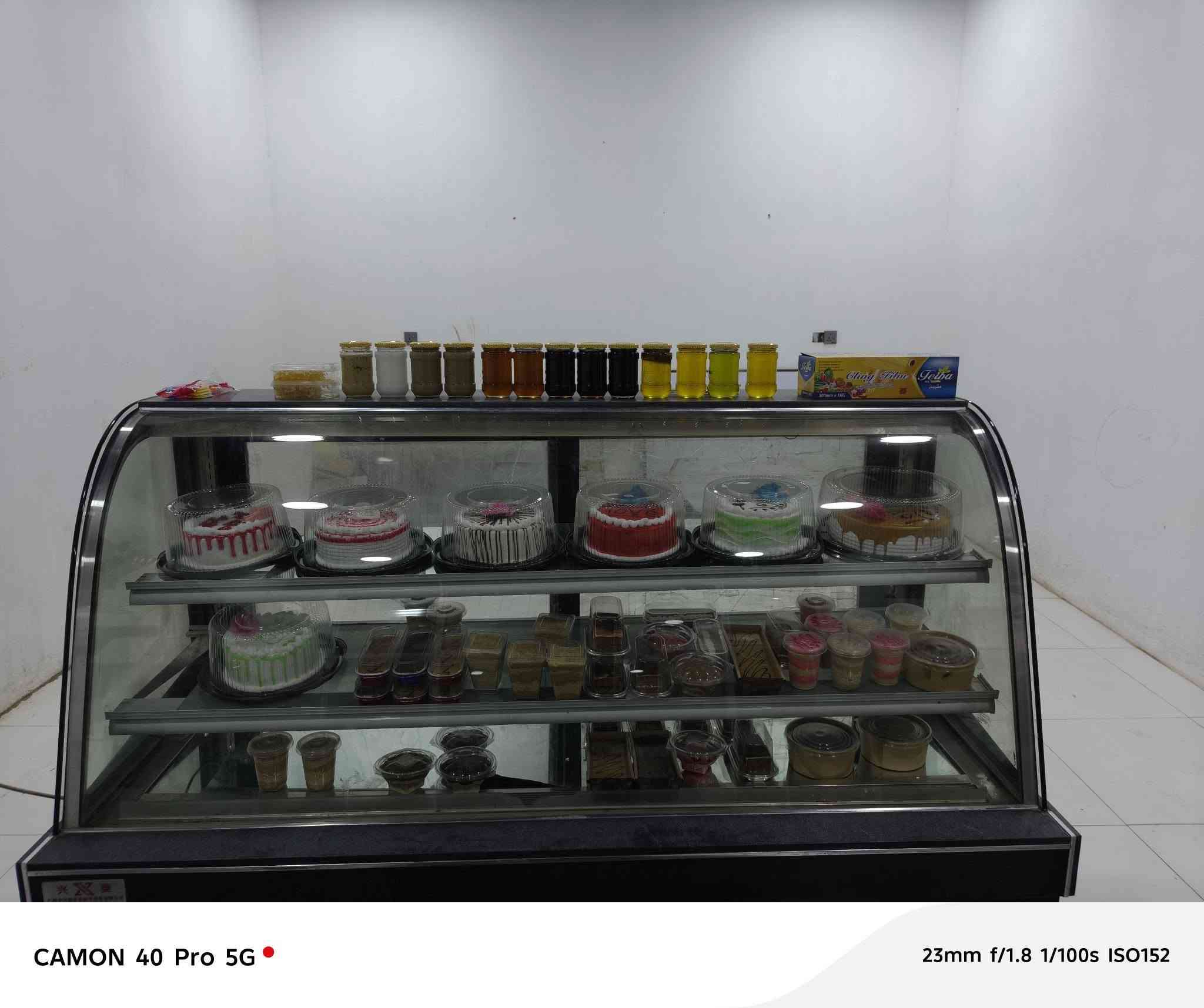 السلام عليكم.  برادات ثنين للبيع تبريد فول. ثنين 400 مع عارضة كيك سعرها. 450 .  وجام خانه 175 . بابل كفل شارع عشرين.    ***********
