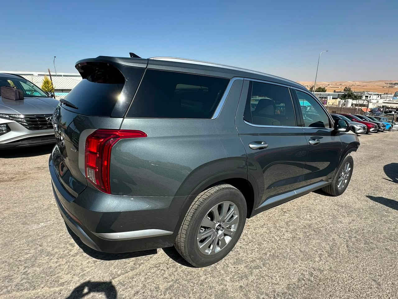 بسم الله الرحمين الرحيم.                                 

نوع السيارة🚘 2025 HYUNDAI PALISADE SEL.     

حجم المحرك🚌6سلندر🚦🚦.                                

السيارة موجود ✅بالاردن  🚗المنطقة الحرة الزرقاء                    

الضرر واضح بالصور ✅ارباك مصلح ✅ومكرش عقل ارباك  🚘السيارة تشتغل وتمشي.   
 
السيارة 🚘🚗🚕 تدخل اعفاء شهداء(معفية من الكمرك والرقم) 

الاستفسار✅على الرقم  *********** اتصال  واتساب  (لان حالين في الاردن)✅✈️🫶          

او مراسلة واتساب على الرقم الاردني 00962797080658. 

عنوان المعرض🛣️🛣️⬅️شارع 18 شمال المنطقه  الحرة🚗🚗🚗.     
  
 ملاحظة🚗🚕🚘🌹🫶اعمل متابعة يوصلك كل ماهو جديد✈️🏎️🚗.    

ملاحظة السيارة ✅🌹بدون اي صبغ وكلير✈️✈️🚗🚗🚘🚕✅🫶
